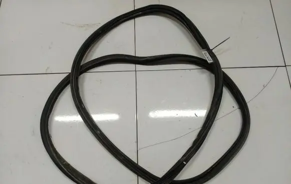 Toyota Avensis Verso Trunk rubber seal (body) 