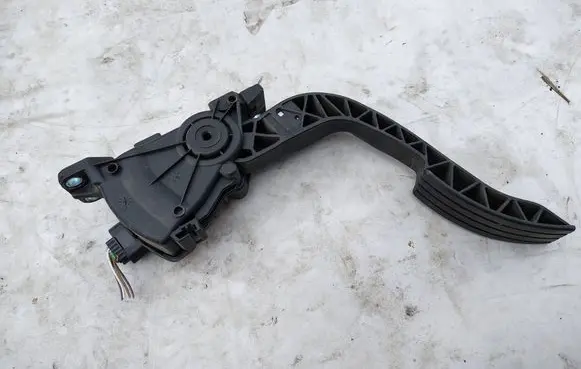 Renault Twingo II Accelerator throttle pedal 8200426238