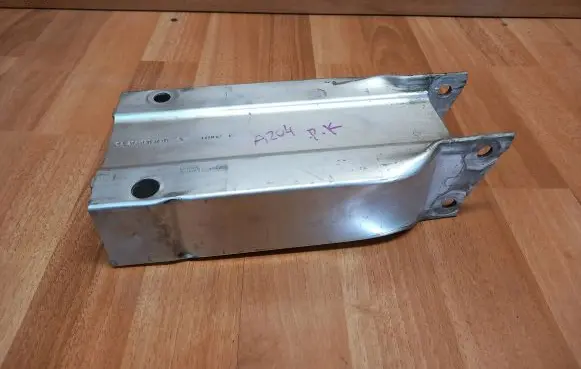 Mercedes-Benz C W204 Front bumper mounting bracket A2046201195