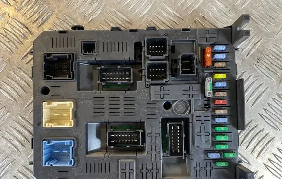 Fiat Scudo Fuse module 9664058980 00060608 BSI04EV
