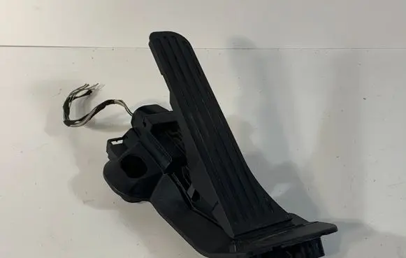 Volkswagen PASSAT B6 Accelerator throttle pedal 1K2723503M