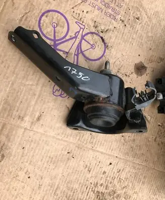 Suzuki Swift II Engine mount vacuum valve 