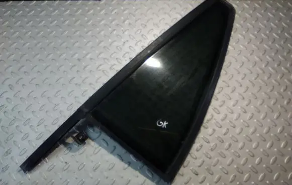 Rear vent window glass