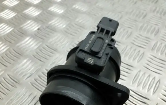 Volkswagen Golf VII Mass air flow meter 04L906461B 5WK98102