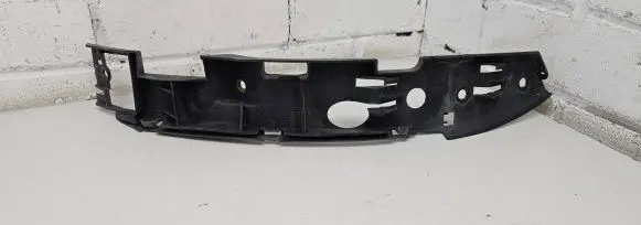 Volkswagen Touareg I Front bumper mounting bracket 7L6807184C