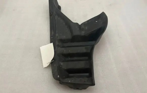 Rear arch fender liner splash guards