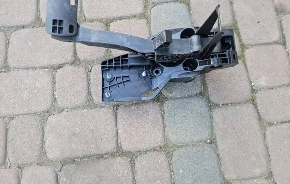 Opel Astra L Pedal assembly 9832495680