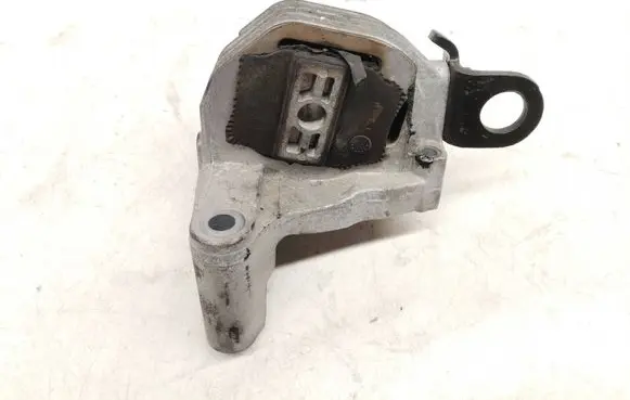 Volvo V70 Engine mount bracket 326c88