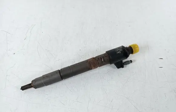 Volvo V60 Fuel injector 31303238