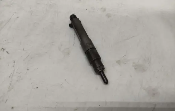 Audi A4 S4 B5 8D Fuel injector 028130201T