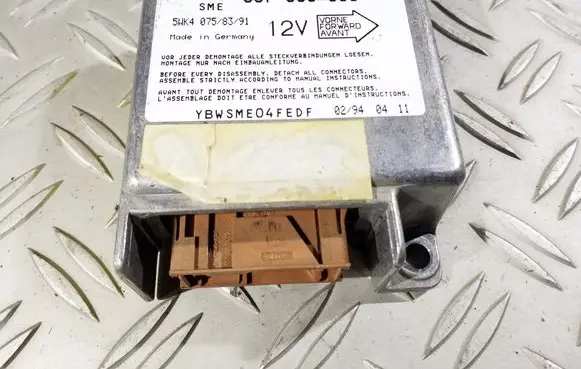 Volkswagen PASSAT B4 Airbag control unit/module 357959656 5WK40578391