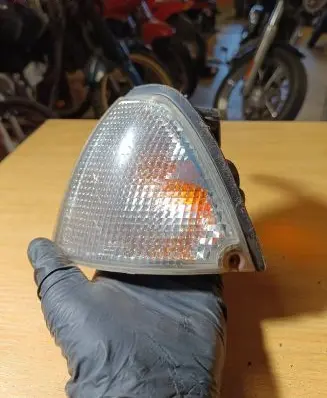 Nissan Primera Front indicator light 21024548