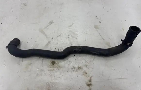 Coolant pipe/hose