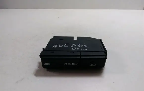 Toyota Avensis T250 Windscreen/window heater switch 8479005110D