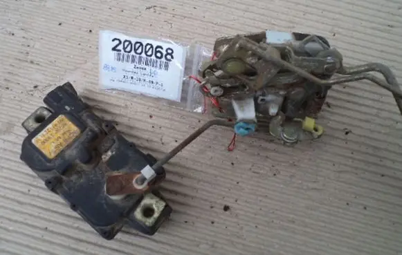 Hyundai Elantra Front door lock