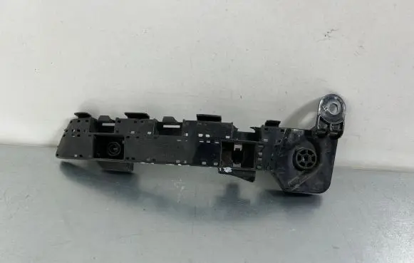 Front bumper mounting bracket