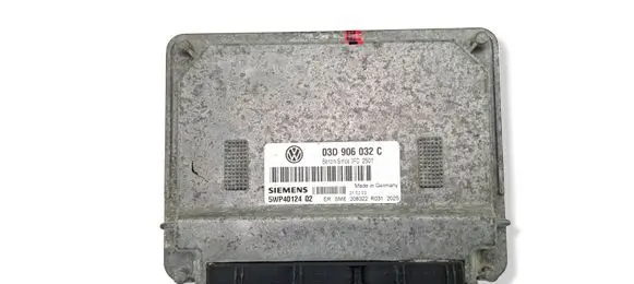 Volkswagen Polo Engine control unit/module 03D906032C 5WP40124 5WP4012402