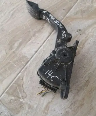 Ford Focus C-MAX Accelerator throttle pedal 6PV00864109