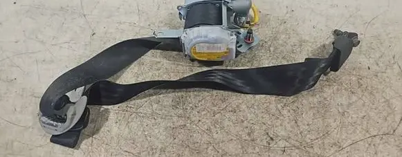Hyundai i30 Front seatbelt 88820A6100TX