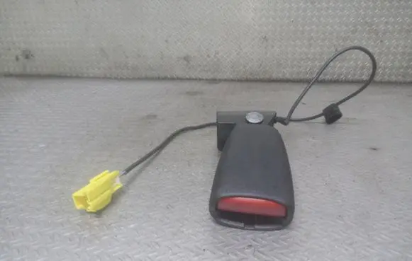 Volvo C30 Rear seatbelt buckle 8686941