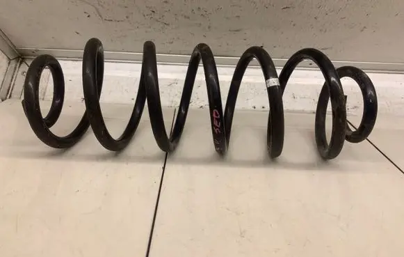 Volkswagen Golf V Rear coil spring