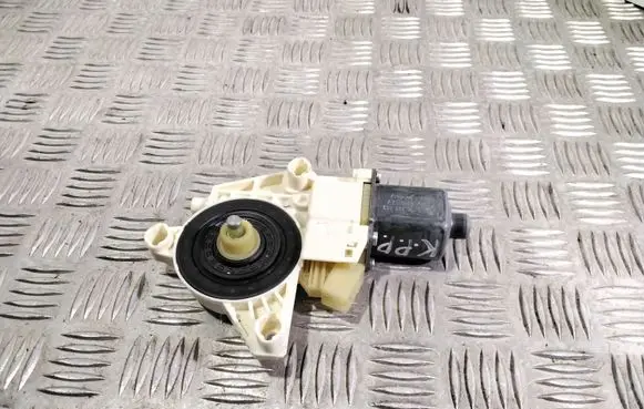 Mercedes-Benz C W204 Front door window regulator motor A2048200142