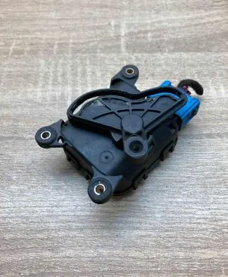 Audi A6 S6 C5 4B Air flap motor/actuator 4B1820511C 0132801129 WITHPLUG