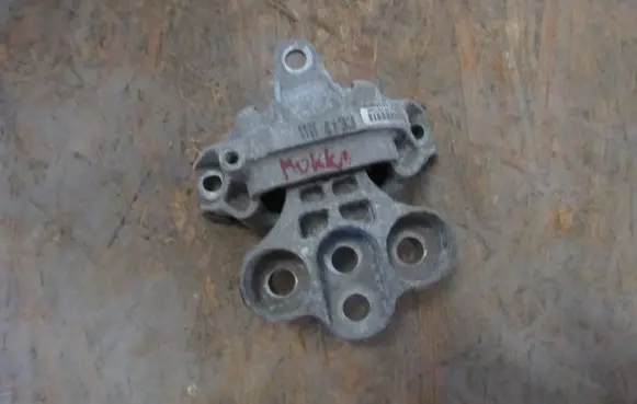 Opel Mokka Engine mount vacuum valve 