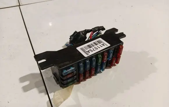 Hyundai Lantra II Fuse box set 91103