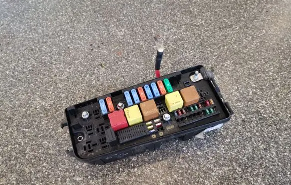 Opel Signum Fuse module 13170899 13170899CR