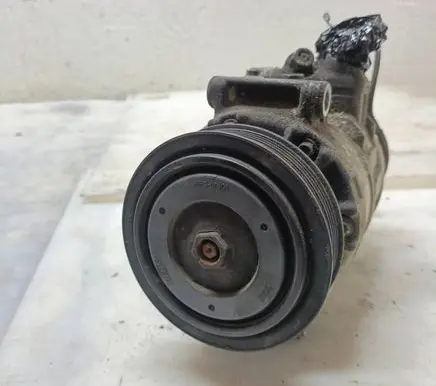 Volkswagen Touareg I Air conditioning (A/C) compressor (pump) 7L6820803F