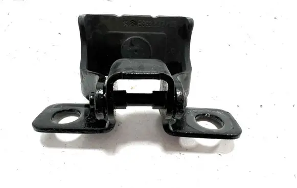 Tailgate/trunk/boot hinge