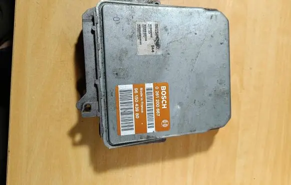 Peugeot 405 Engine control unit/module 0261200667 9615043980