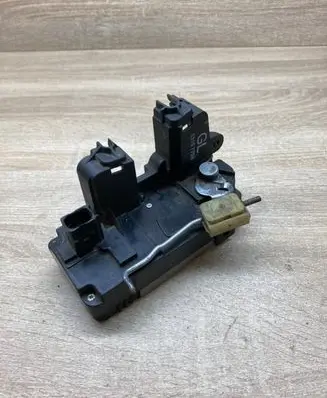 Opel Signum Rear door lock 13157759