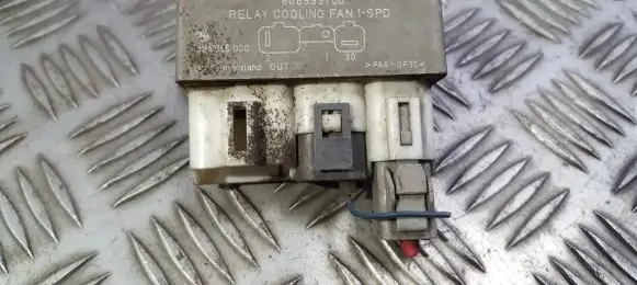 Volvo S40, V40 Coolant fan relay 80899900