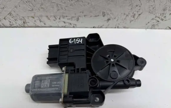 Seat Arona Front door window regulator motor 2Q1959882D