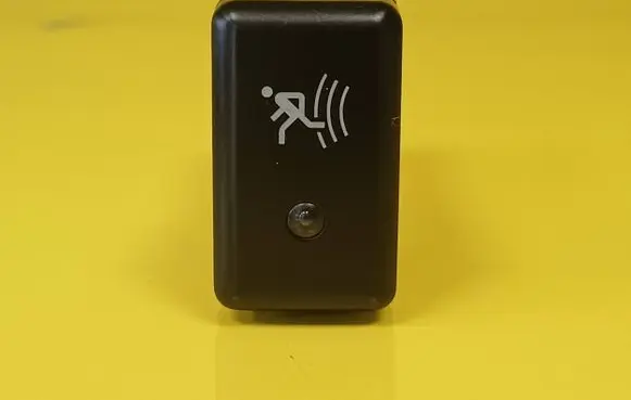 Opel Frontera B Alarm switch M17516