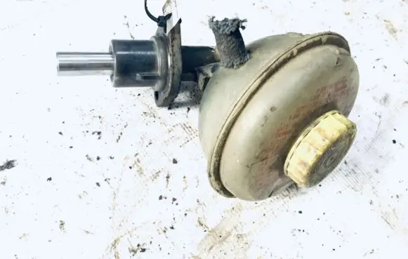 Audi A6 S6 C4 4A Master brake cylinder 8d0611301