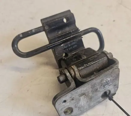 Audi A6 S6 C5 4B Rear door lower hinge 4B0833412E