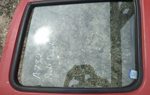Fiat Ducato Front door window glass four-door