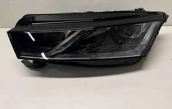 Skoda Octavia Mk4 Headlight/headlamp 5E4941015A