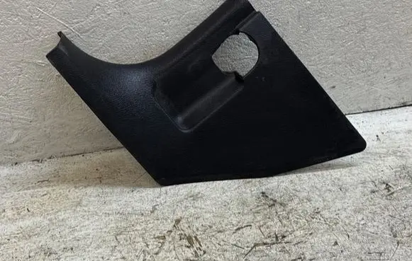 Foot area side trim