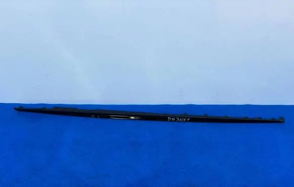 BMW 1 F40 Foot area side trim 211636-11