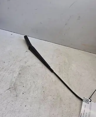 Opel Zafira A Front wiper blade arm 90582557