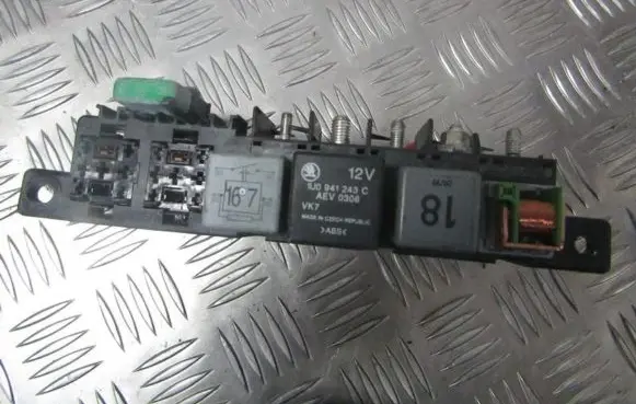 Volkswagen Golf IV Fuse box set 8L0941822