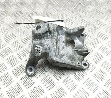 Volkswagen Touareg III Engine mounting bracket 4M0199308CF