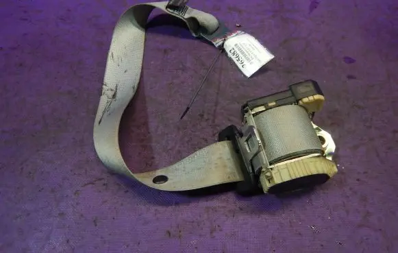 Opel Tigra B Front seatbelt TRW2143594