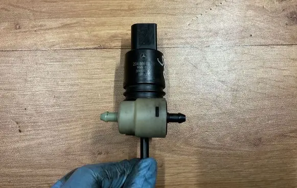 Mercedes-Benz B W245 Windscreen/windshield washer pump 2048660221 3091387