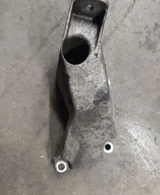 Audi A4 S4 B7 8E 8H Engine mounting bracket 8E0199307A