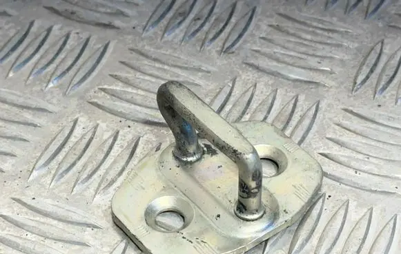 Mercedes-Benz Sprinter W901 W902 W903 W904 Front door lock loop/hook striker A9067200004 006720000 86086S008